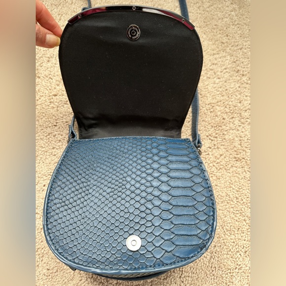 BCBGeneration navy crossbody bag - Picture 11 of 11